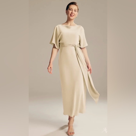 Elegant AW ROMULA DRESS
Satin Charmeuse Champagne Sz 12 - Picture 2 of 6